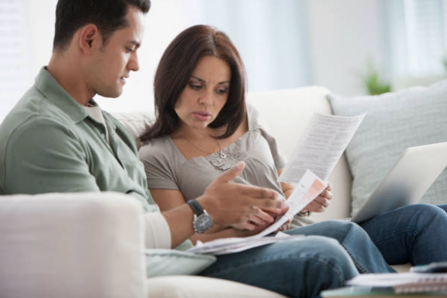 A couple engaged in an online business course, symbolizing accessible entrepreneurship education